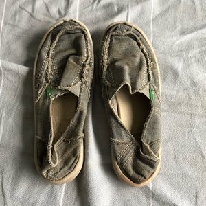 🌼 Sanuk slip-ons 🌼